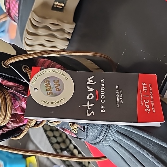 NWT Water Proof Boots - Picture 8 of 9